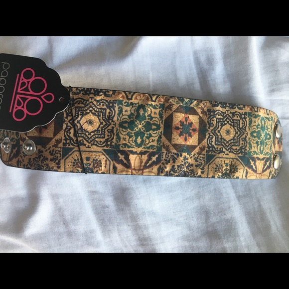 Paparazzi Bold Bracelet - Picture 4 of 8